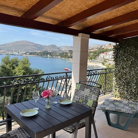 Apartments Villa Mirella 20 M From The Sea - Free Parking Trogir Exterior foto