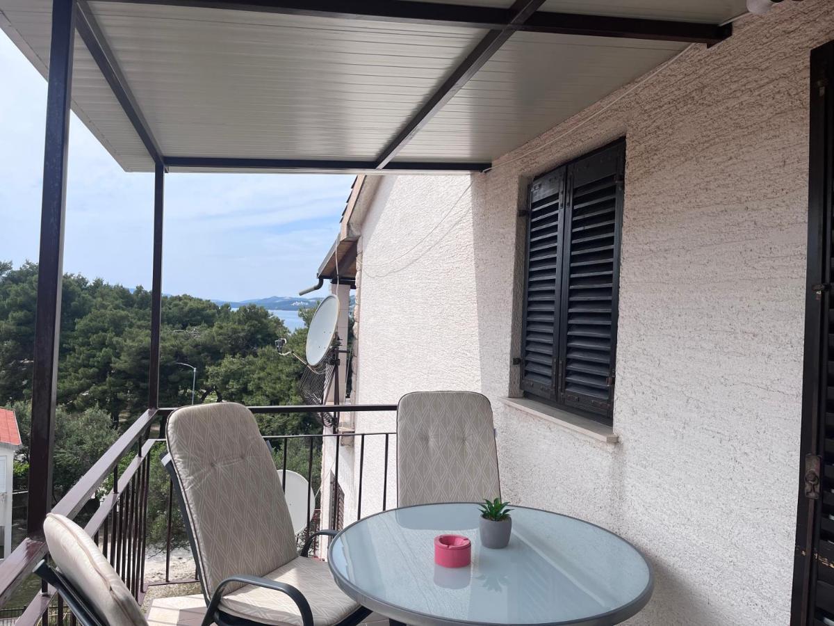 Apartments Villa Mirella 20 M From The Sea - Free Parking Trogir Exterior foto