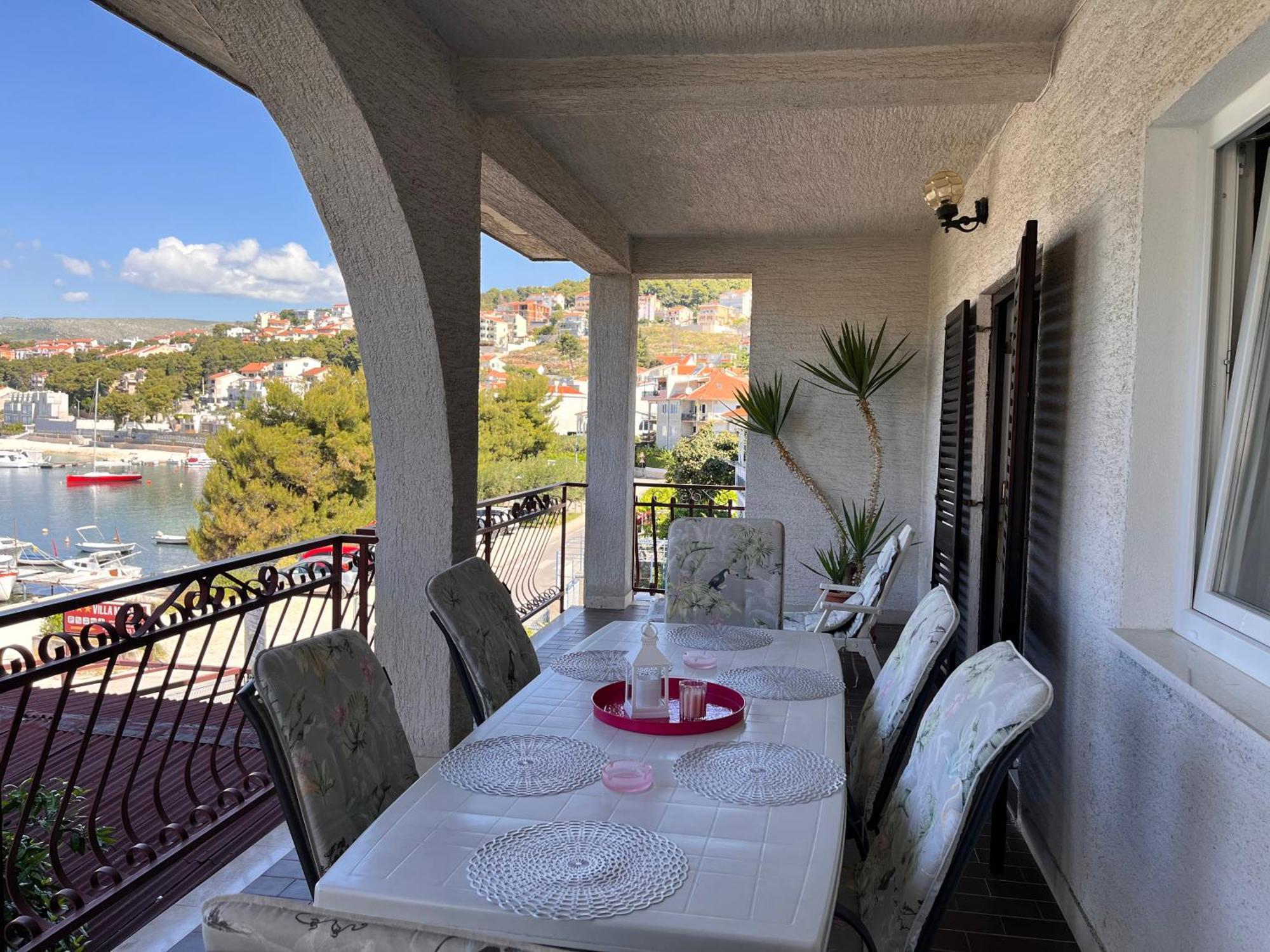 Apartments Villa Mirella 20 M From The Sea - Free Parking Trogir Exterior foto