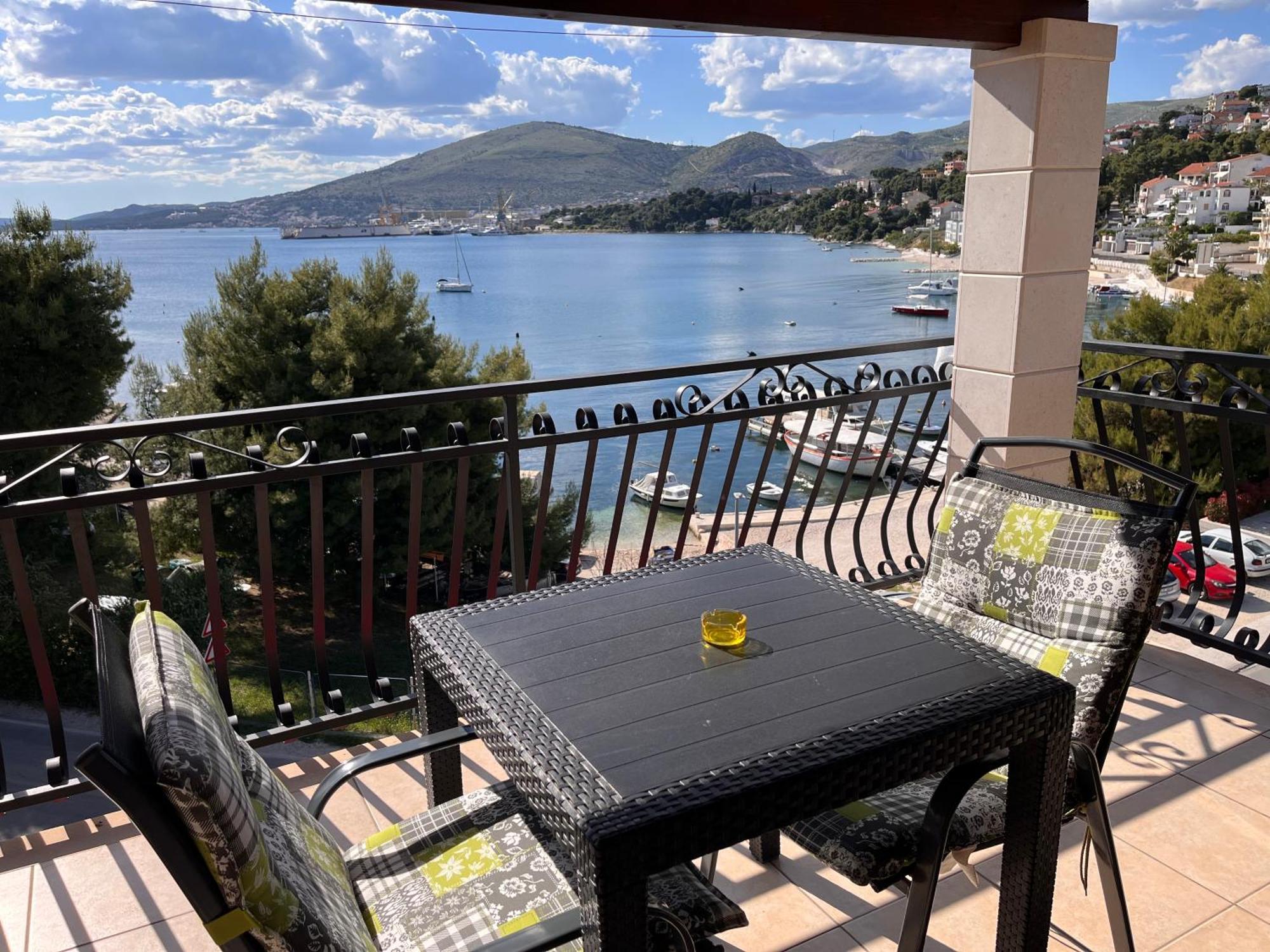 Apartments Villa Mirella 20 M From The Sea - Free Parking Trogir Exterior foto