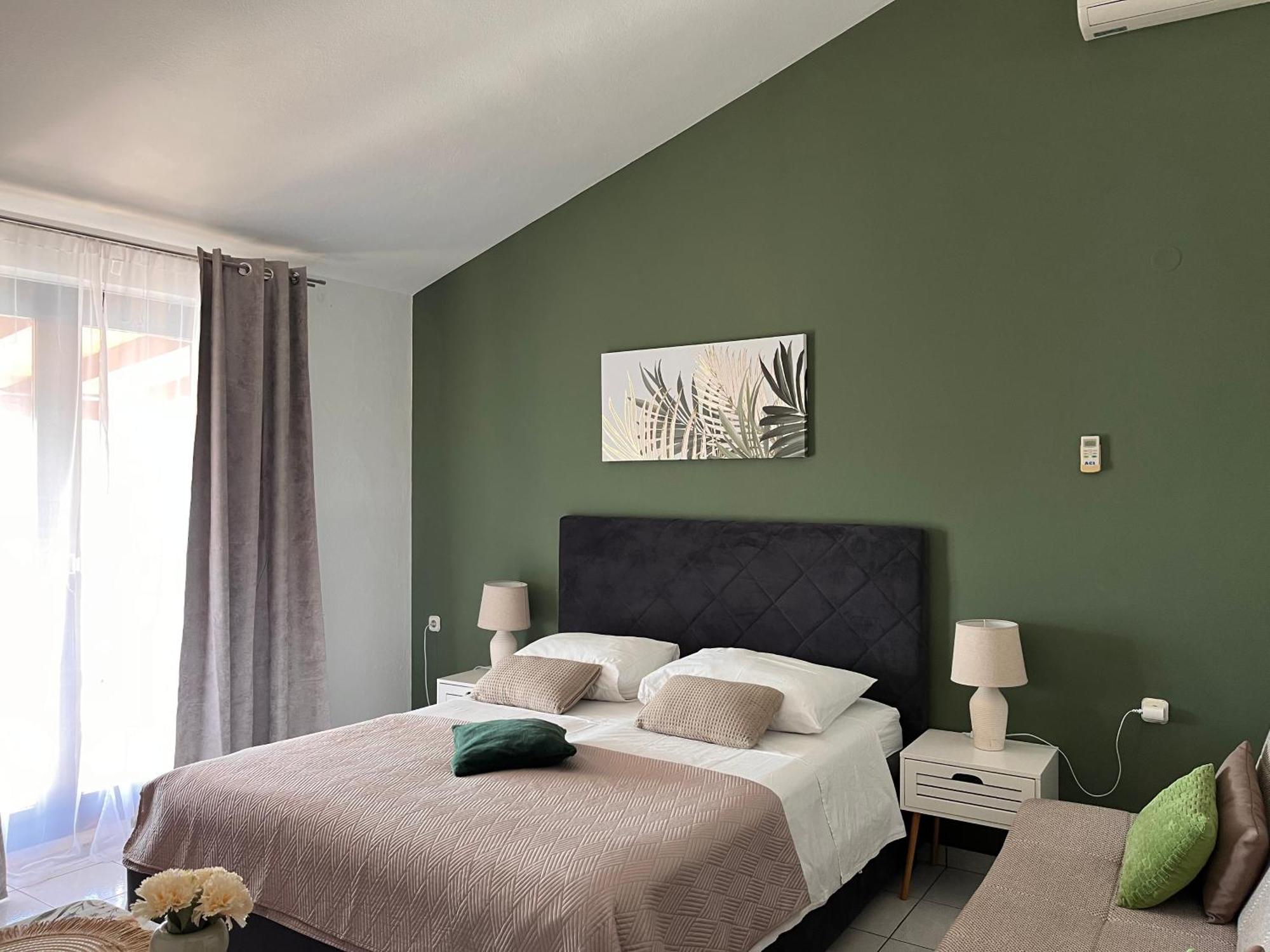 Apartments Villa Mirella 20 M From The Sea - Free Parking Trogir Exterior foto