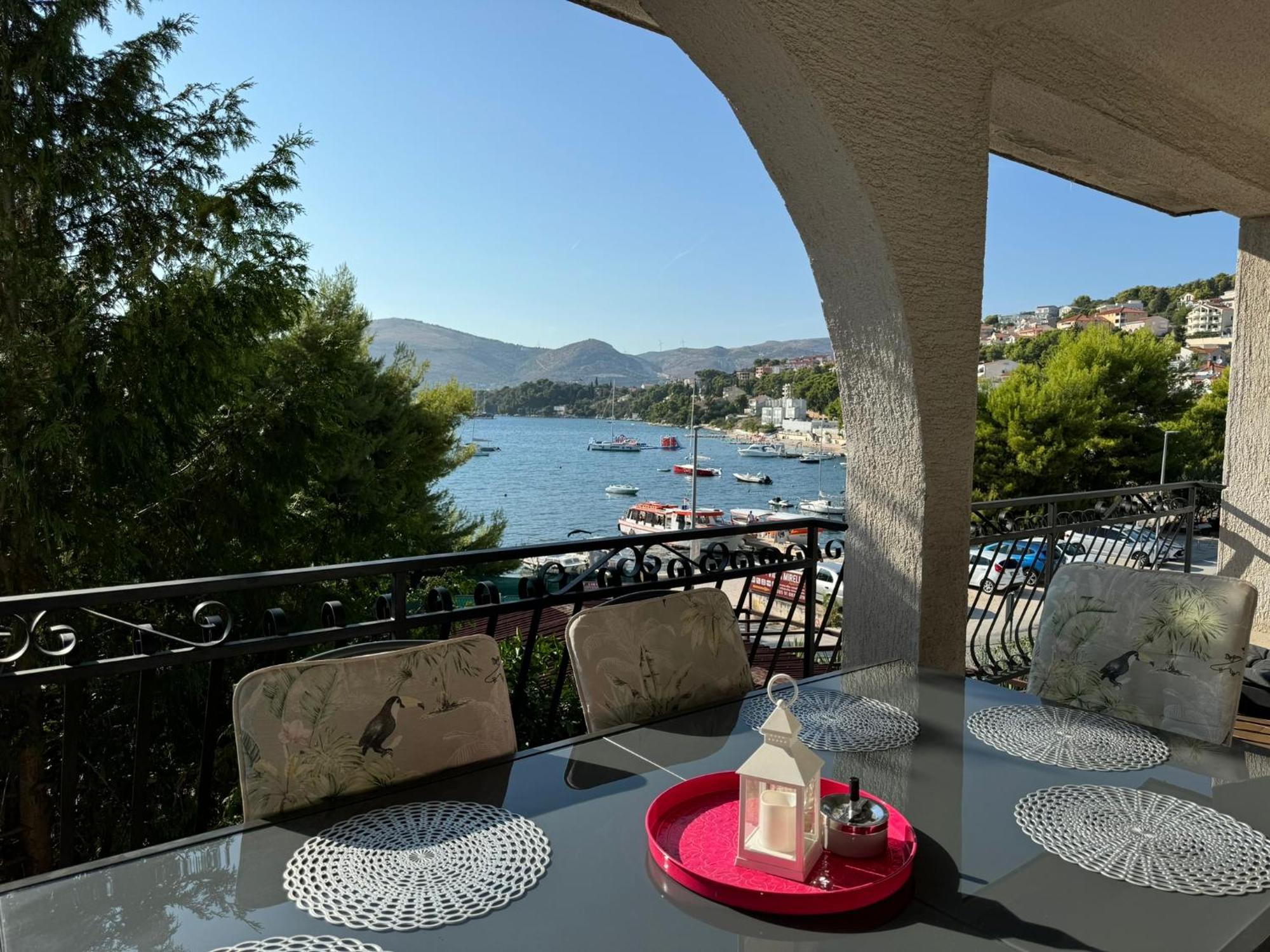 Apartments Villa Mirella 20 M From The Sea - Free Parking Trogir Exterior foto