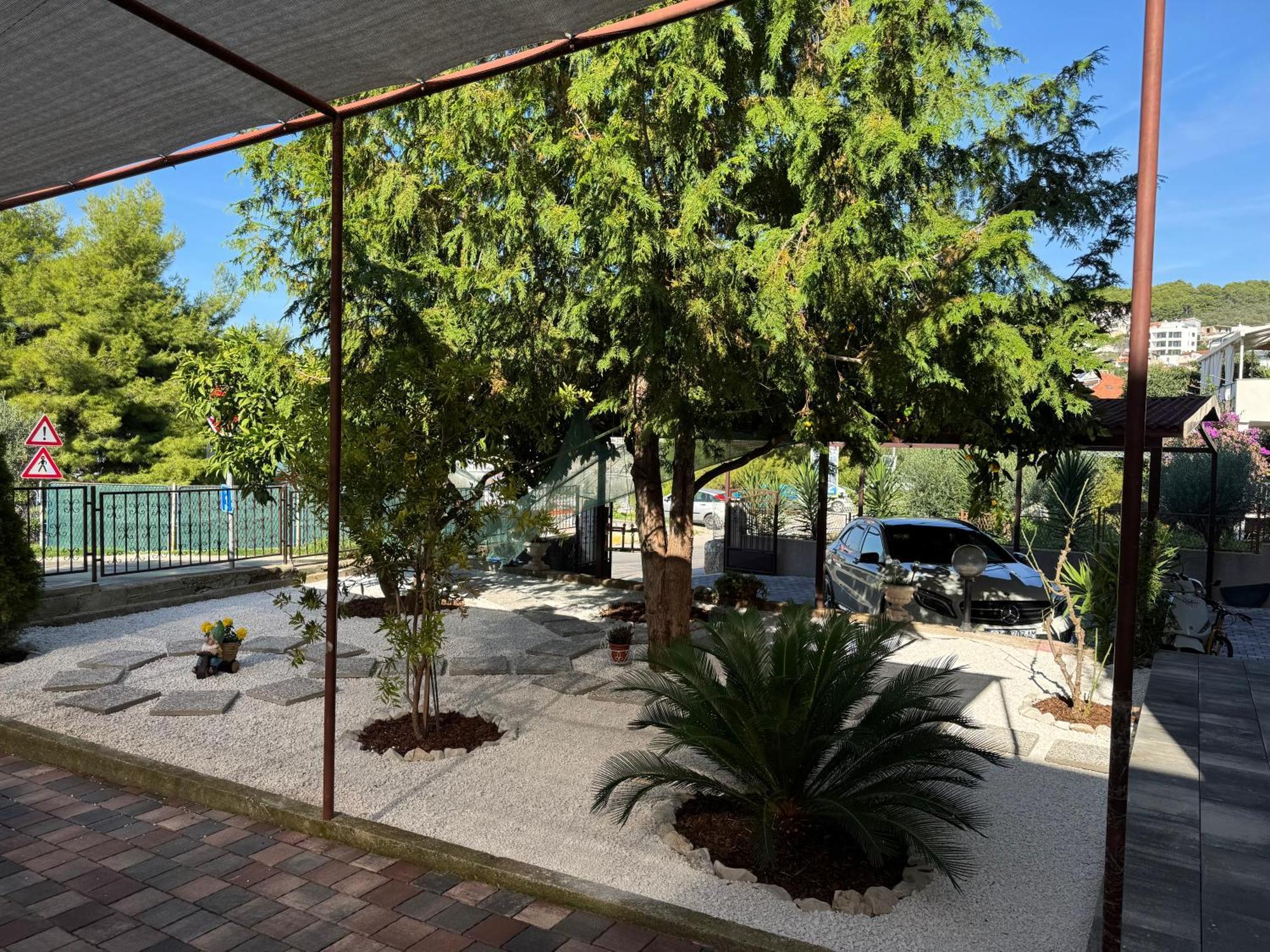 Apartments Villa Mirella 20 M From The Sea - Free Parking Trogir Exterior foto
